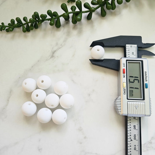 15mm white acrylic beads (pack of 10)